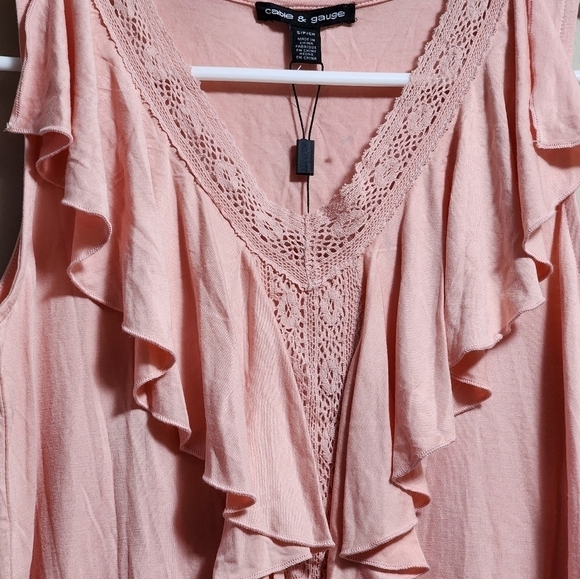 Cable & gauche sleeveless tank with lace and ruffle top color pink color… - Picture 3 of 4